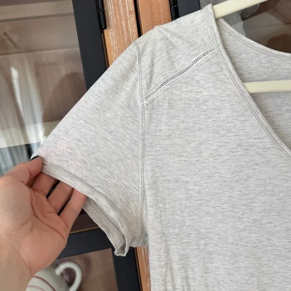 Lululemon Superb Short Sleeve Tee Wee Stripe Heathered Light grey ladder stich - Picture 8 of 11